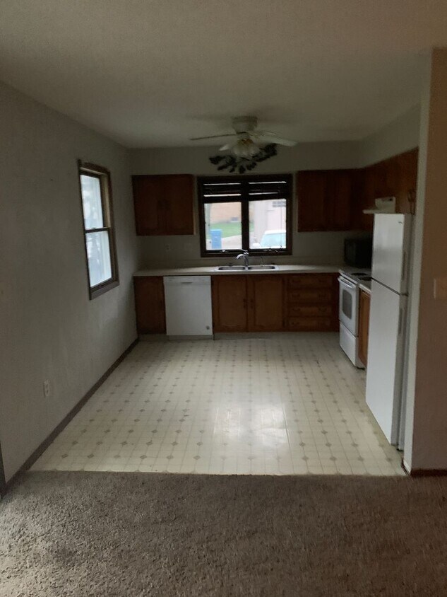 404 3rd Ave SW Unit 404 3rd Ave SW 5, Cascade, IA 52033 Room for