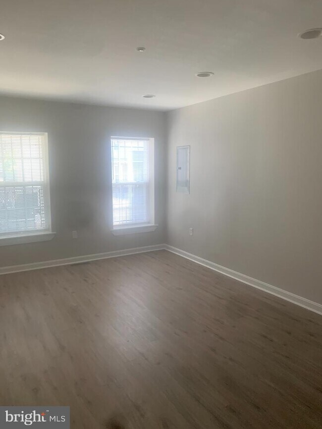 Foto del edificio - 637 Park Rd NW