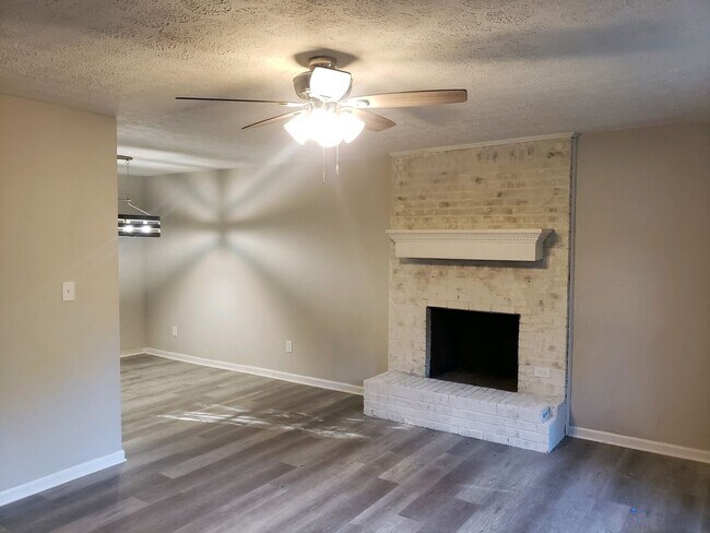 Foto del edificio - Newly Renovated three bedroom two bath home