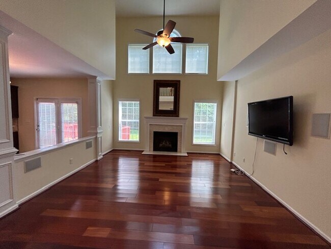 Building Photo - Gorgeous Cary 4BD/3BA home in the prestigious Cary Preston neighborhood!