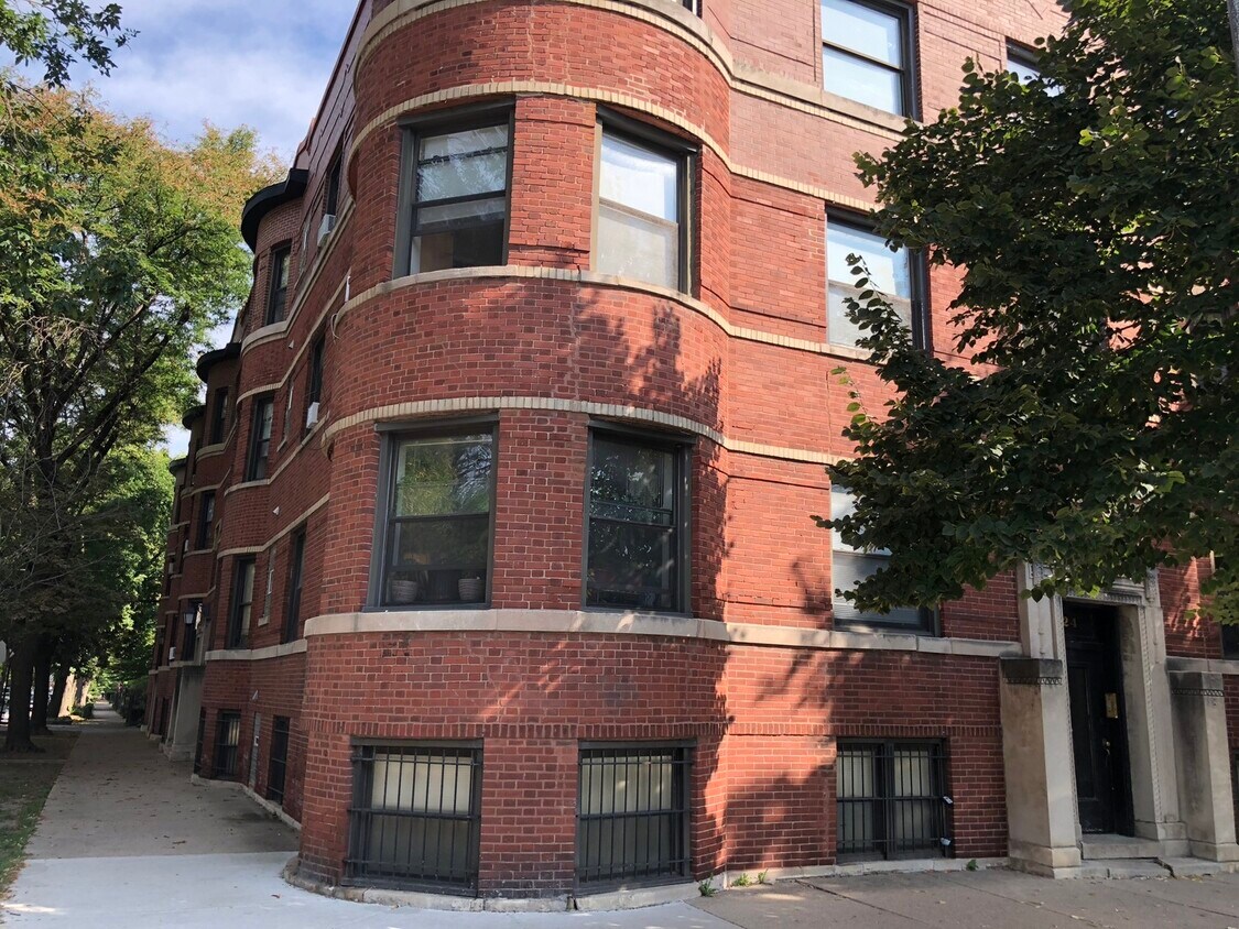 Primary Photo - 3124 W Logan Blvd