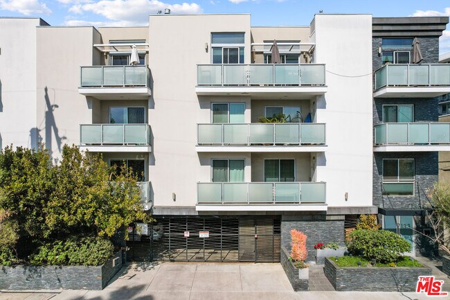 Foto del edificio - 7133 Hawthorn Ave