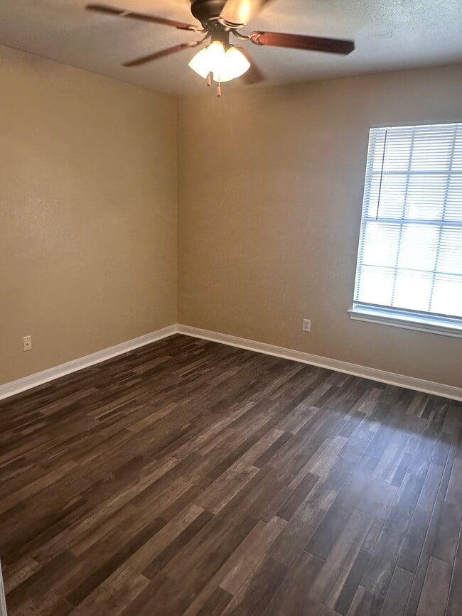Building Photo - Escondido Creek Apartments