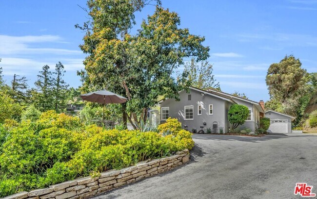 Foto del edificio - 2395 Nichols Canyon Rd