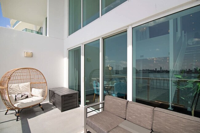 Foto del edificio - 7939 East Dr