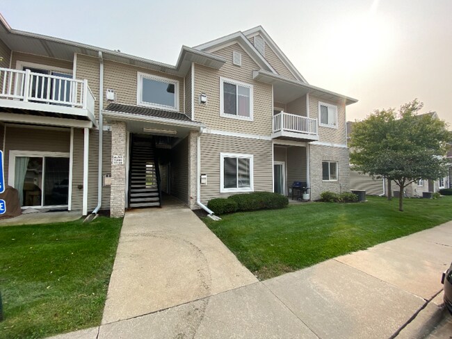 Building Photo - 1360 SE Florence Dr