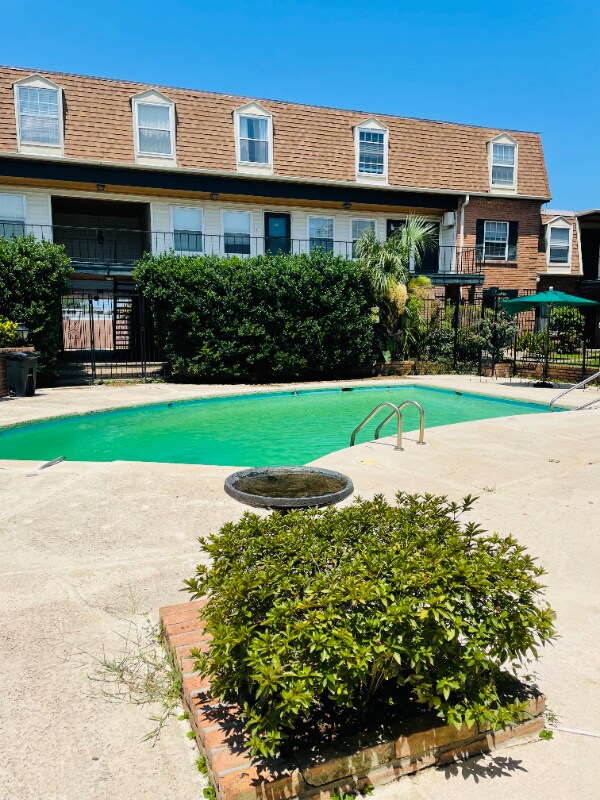 Foto del edificio - 3110 Edenborn Ave