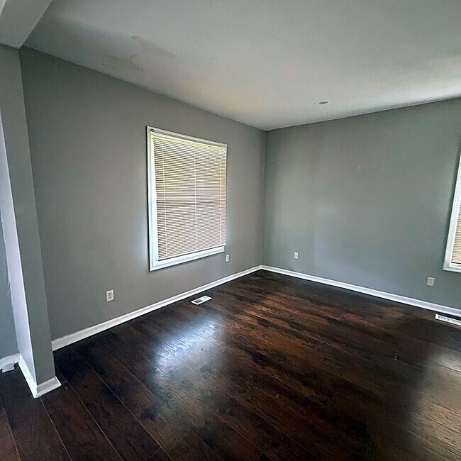 Foto del edificio - 3421 E 24th St