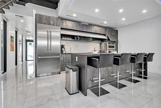 Foto del edificio - 2516 NE 21st St