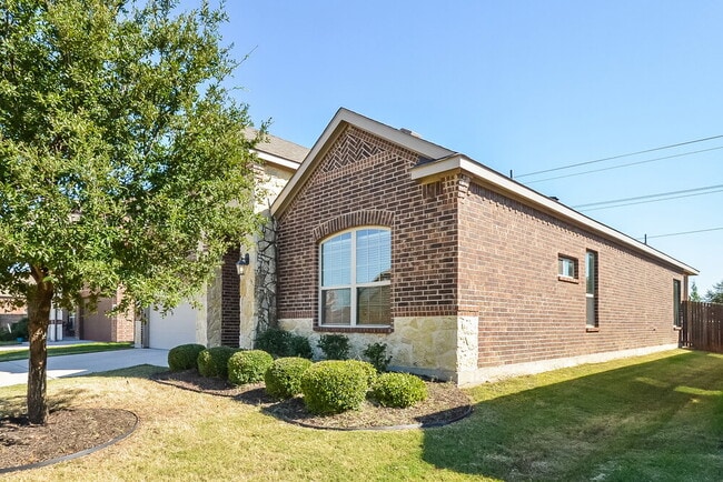 Building Photo - 1805 Lake Pine Dr