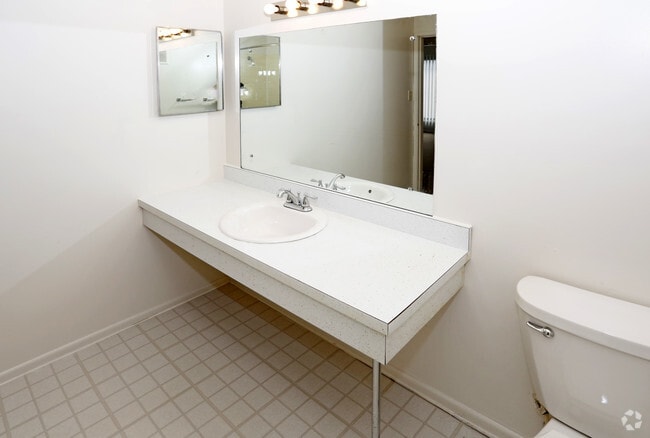 2BR,1BA - Meadow Lane Apartments