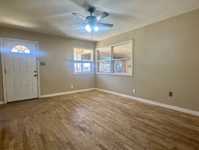 Foto del edificio - Spacious 3/1!