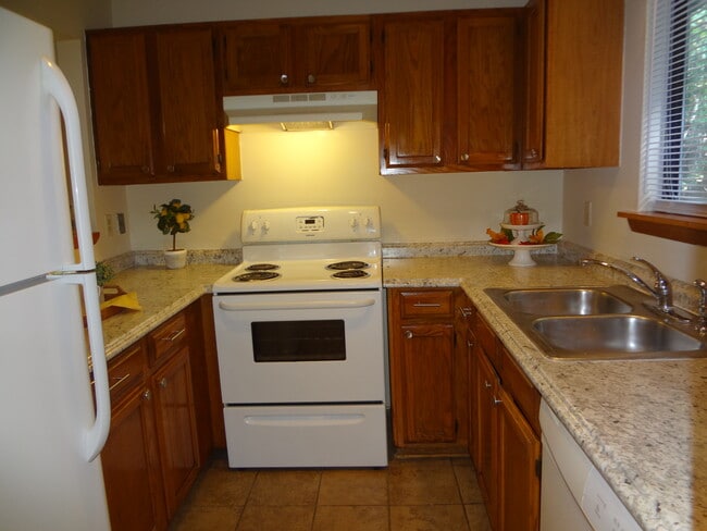 Kitchen (view 3) - 93 Lystra Hills Ln