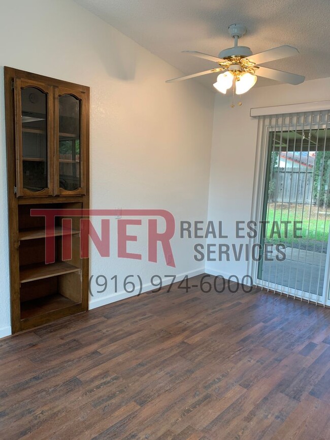 Building Photo - Beautifully Updated 3 Bedroom Home
