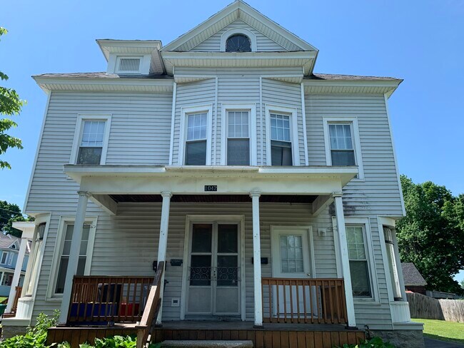 Building Photo - 1042 State St