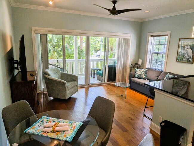 Foto del edificio - Elegant Old Town Condo - Your Key West Oasis