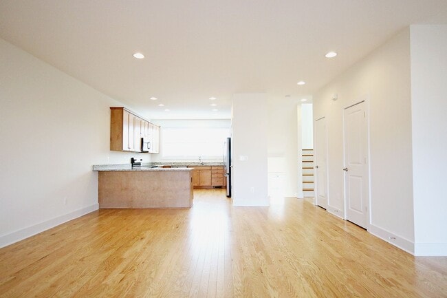 Building Photo - Pet-Friendly Old Trail Townhome With Rooftop Terrace