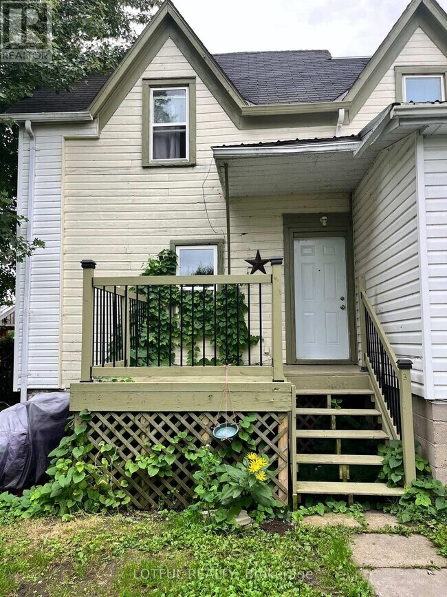 Building Photo - 33 Lakeshore Dr