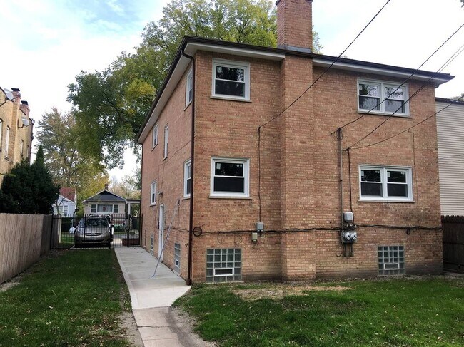 Building Photo - 1802 Grey Ave