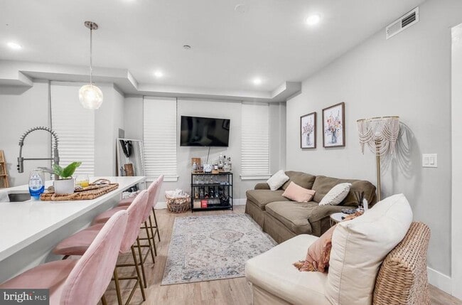 Building Photo - 1144 Frankford Ave