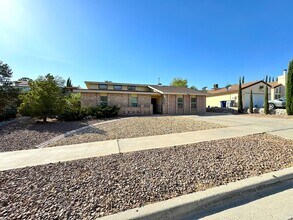 Building Photo - 6851 Amposta Dr