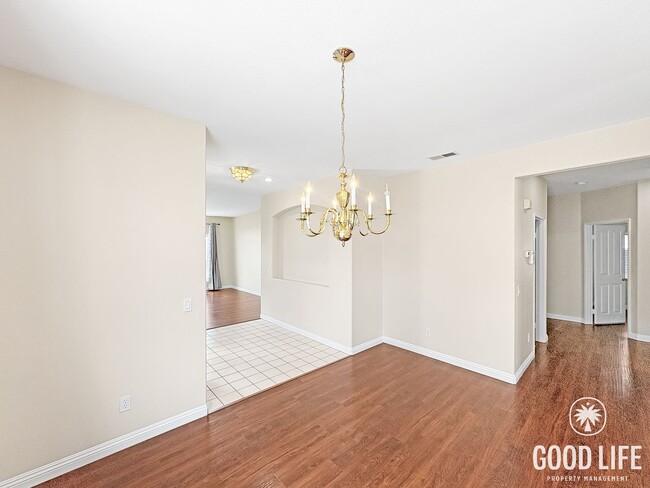 Foto del edificio - Gorgeous 3B/2BA House w/ Attached Garage, Storage Sheds, and Tons of Space!