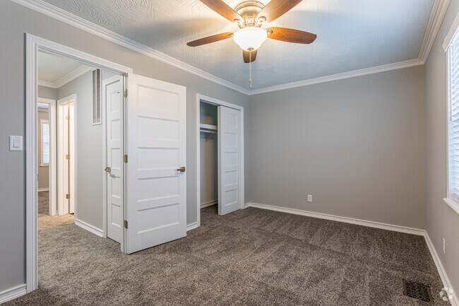 2HAB, 1BA - 1400 ft² - Forest Park Apartments