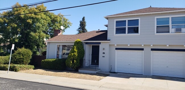 Building Photo - 2731 Flores St