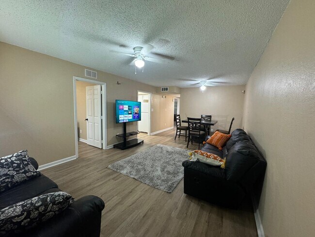 Foto del edificio - 1100 Greentree Ct