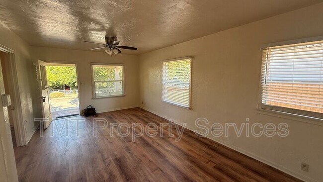Foto del edificio - 1541 Olive St