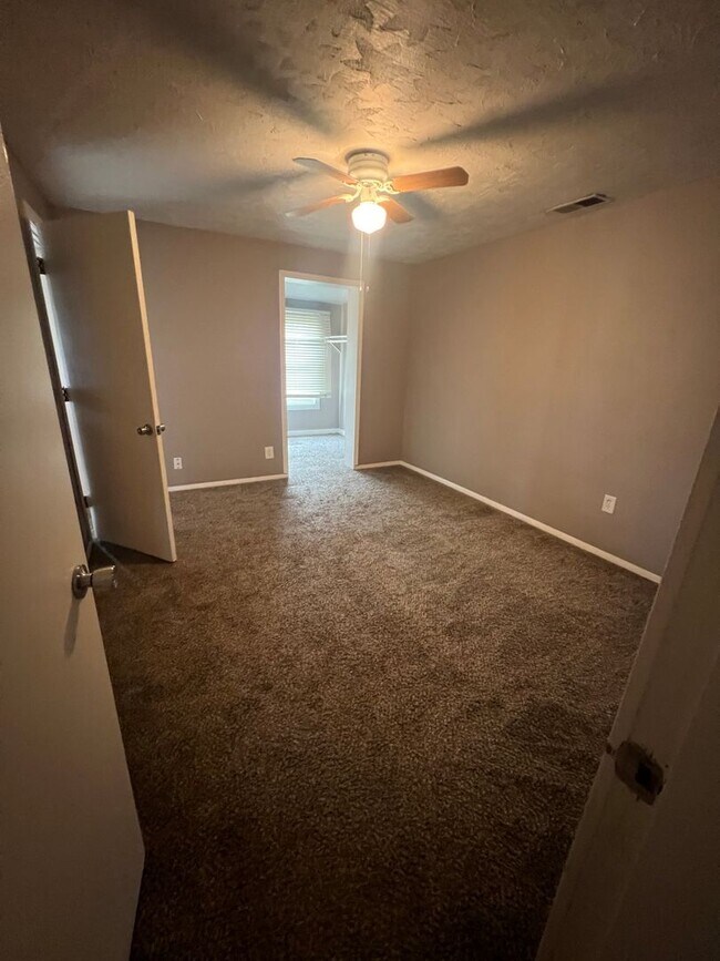 Foto del edificio - 2 bedroom/1 bathroom