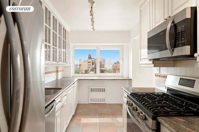 Foto del edificio - 45 W 67th St