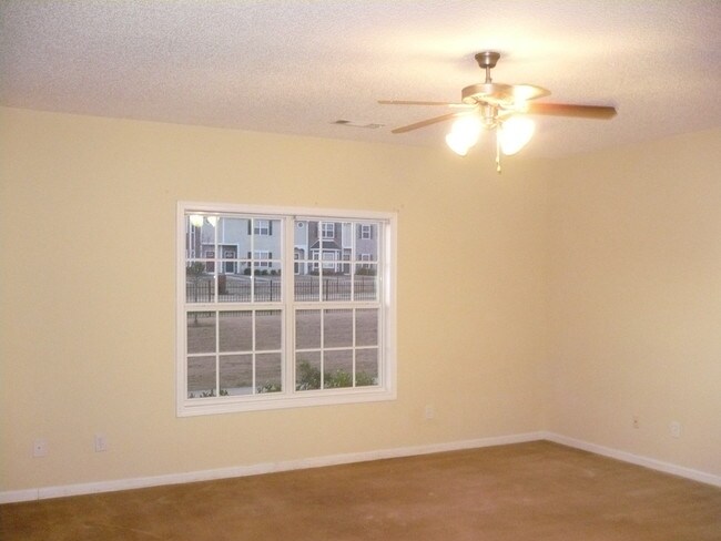 Building Photo - 8650 Thomas Rd