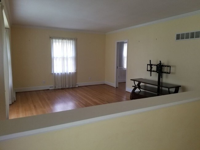 Building Photo - Starmount Beauty for Rent