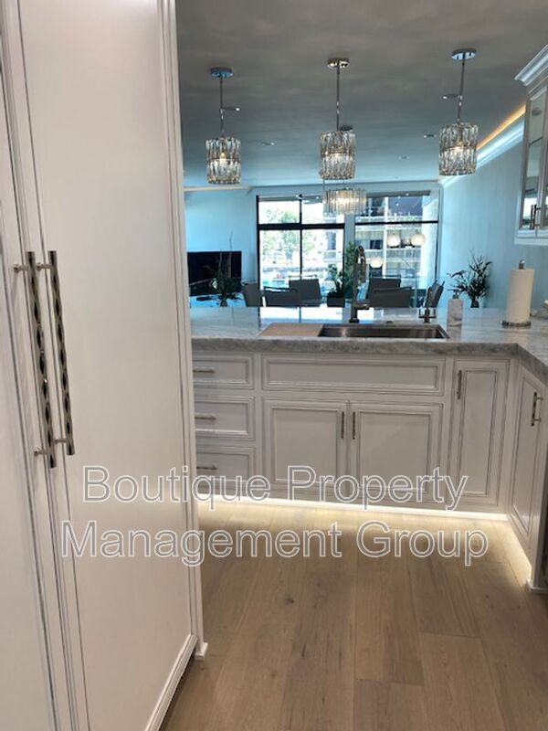 Building Photo - 8234 Marina Pacifica Dr N