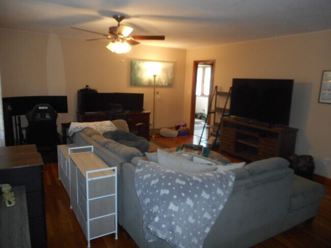 Living Rm - 30 Park St