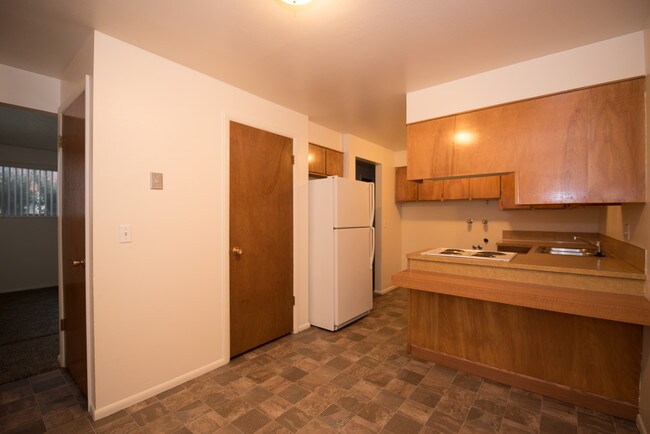 Building Photo - 4 W 1500 S
