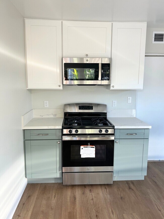 Building Photo - 759 W 10th Ave