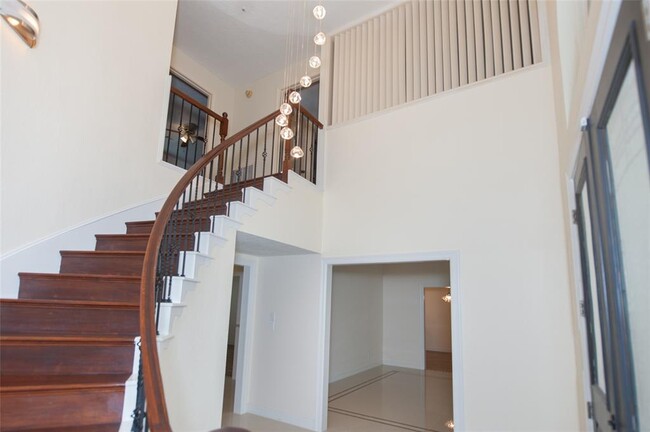 Foto del edificio - 738 Plainwood Dr