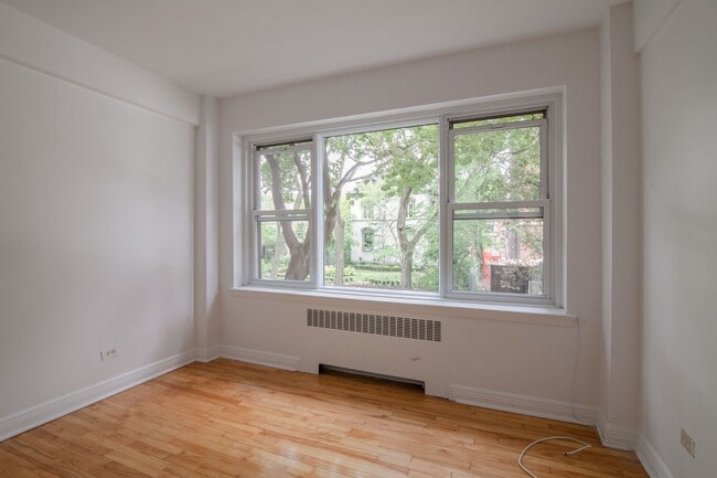 Building Photo - 10 Av. Rosemount