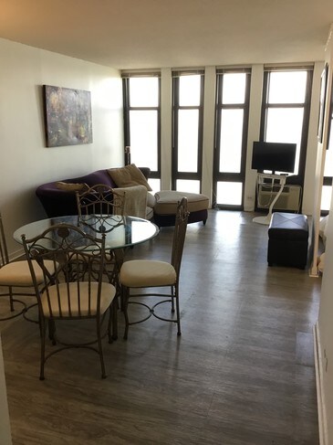 Building Photo - 6700 S South Shore Dr