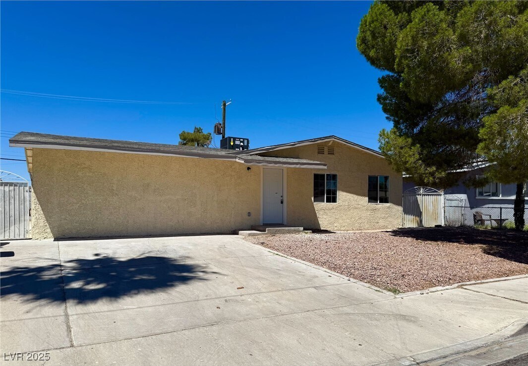 Foto principal - 236 Pershing Dr