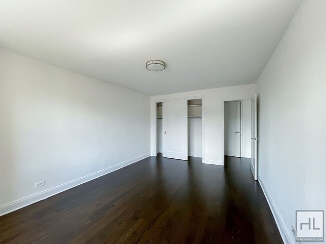 Building Photo - E 16 ST