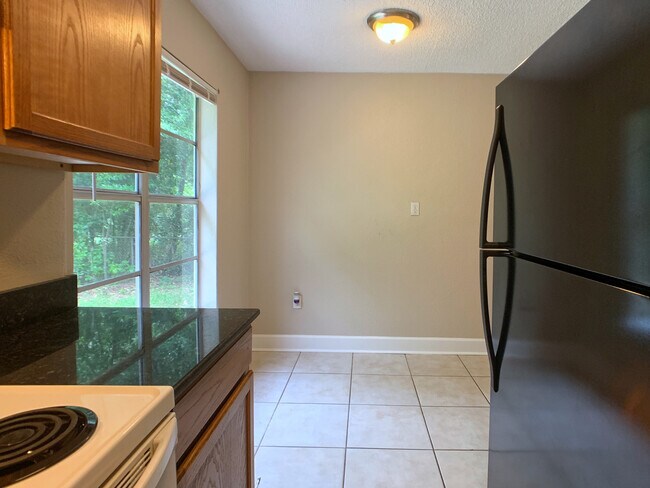 Building Photo - 704 E Fairfield Dr