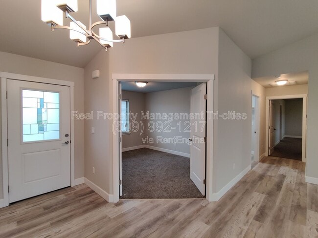 Building Photo - 8209 Coldwater Dr
