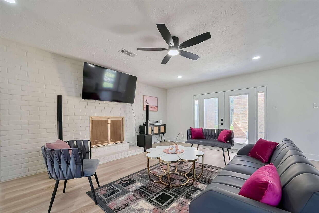Foto principal - 13902 Wickersham Ln