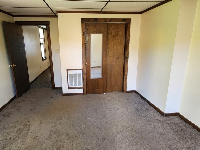 Building Photo - Benjamin st apt#4