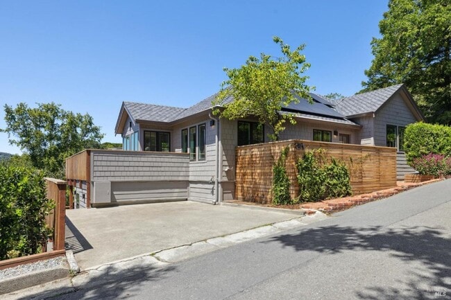 Building Photo - Newly Renovated Ross Four Bedroom & Three Bathroom Home on 1/2 acre with AC and Views