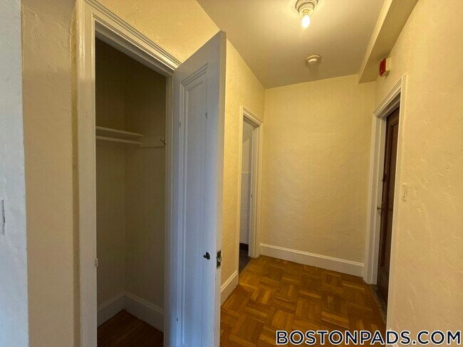Foto del edificio - 2 Elmwood Ave