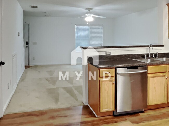 Foto del edificio - 990 Harbins Rd UNIT 4C